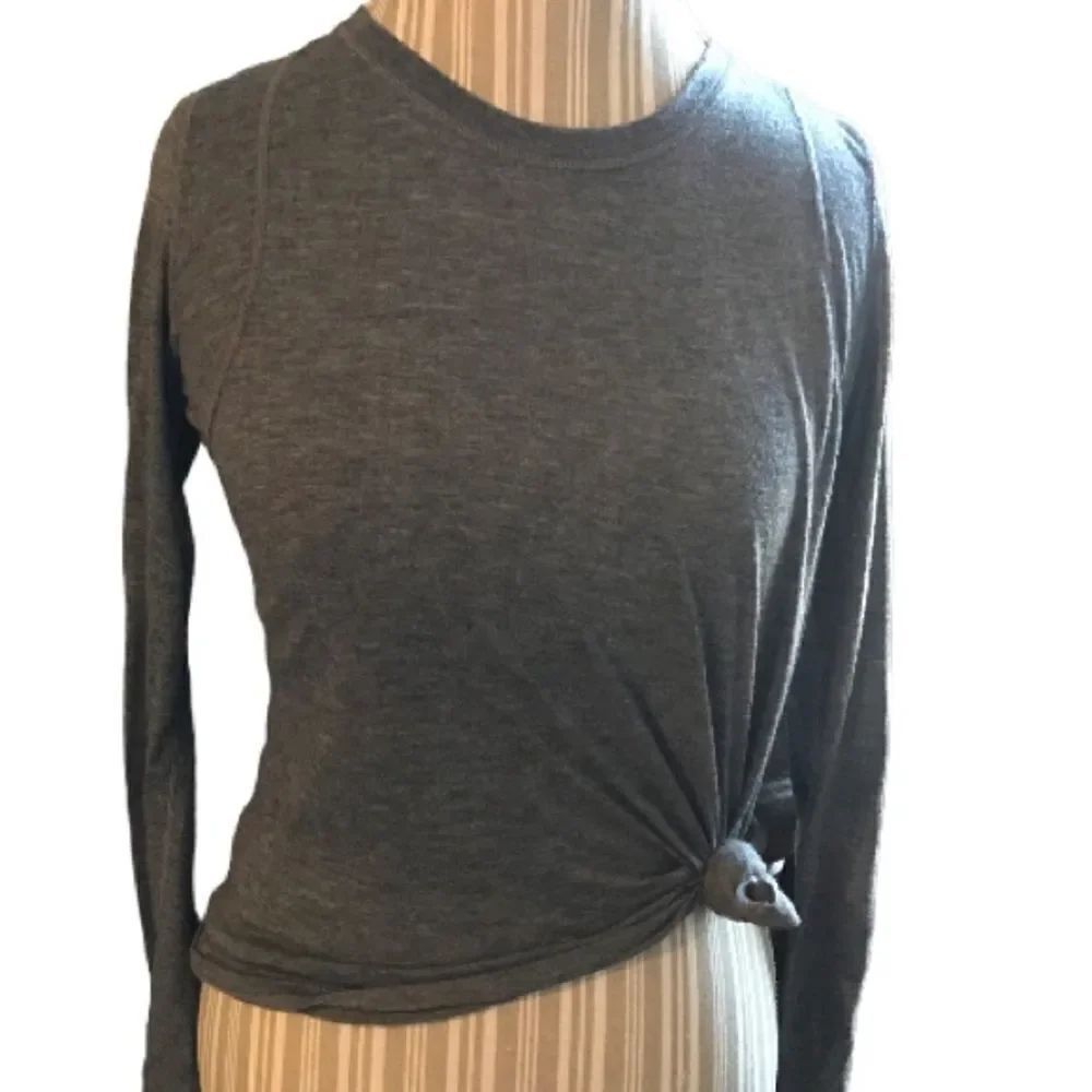 Calvin Klein size small workout top excellent condition